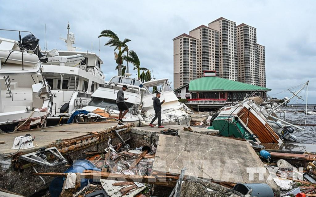 Cảnh đổ nát ở Fort Myers, bang Florida, Mỹ sau khi bão Ian đổ bộ ngày 29/9/2022. (Ảnh: AFP/TTXVN) Cảnh đổ nát ở Fort Myers, bang Florida, Mỹ sau khi bão Ian đổ bộ ngày 29/9/2022. (Ảnh: AFP/TTXVN)